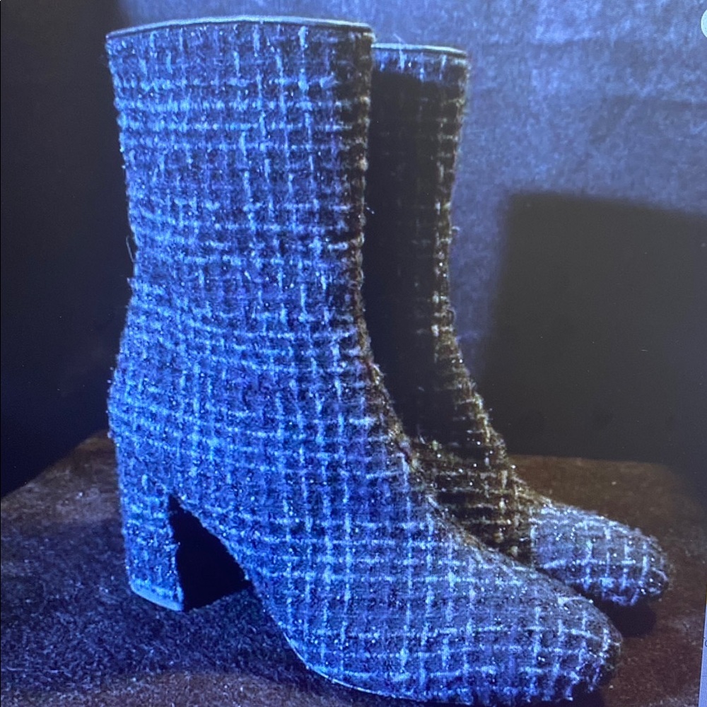 Elegant Tweed Ankle Boots - Black